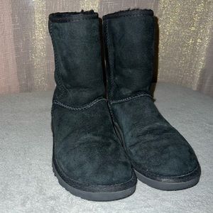 UGG boots mid Black, women size 6